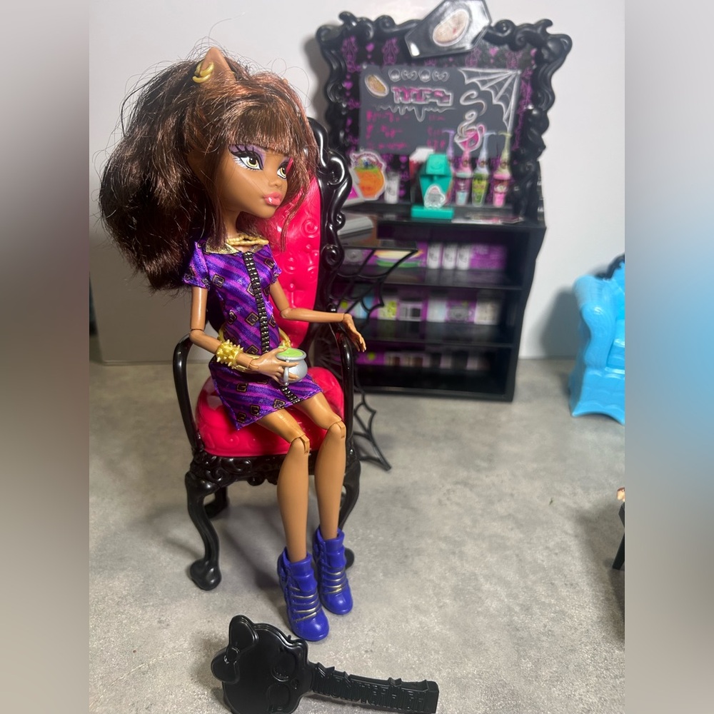 Monster High Coffin Bean datant de 2011, incluant la poupée Clawdeen Wolf ! - Picture 3 of 6